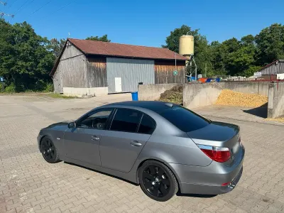 Gebraucht BMW 545 333 PS (244 kW) 2003 Grau Limousine
