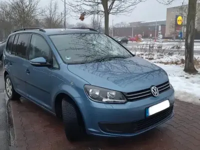 Gebraucht VW Touran Comfortline 105 PS (77 kW) 2012 Blau Van / Kleinbus