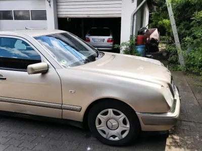 Gebraucht Mercedes 240 170 PS (125 kW) 1999 Gold Limousine