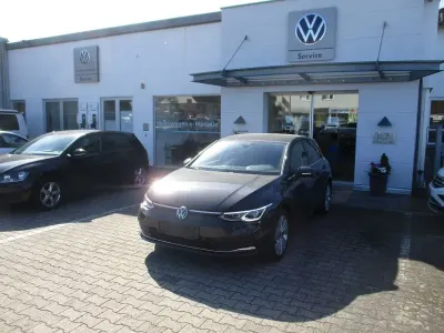 Gebraucht VW Golf VIII Style 131 PS (96 kW) 2024 Grau Limousine