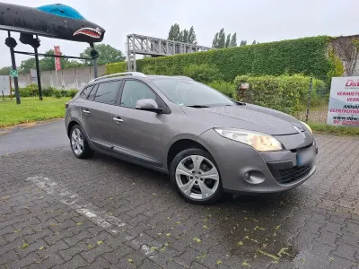 Gebraucht Renault Mégane GrandTour Dynamique 131 PS (96 kW) 2010 Silber Kombi