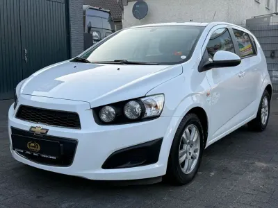 Gebraucht Chevrolet Aveo LT 101 PS (74 kW) 2011 Weiß Kleinwagen