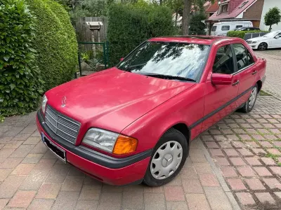 Gebraucht Mercedes C180 122 PS (89 kW) 1994 Rot Limousine