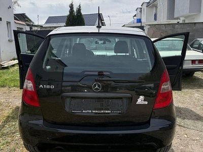 Gebraucht Mercedes A180 116 PS (85 kW) 2012 Schwarz Van / Kleinbus
