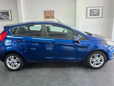 Gebraucht Ford Fiesta Titanium 101 PS (74 kW) 2015 Blau Kleinwagen