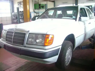 Gebraucht Mercedes E300 179 PS (131 kW) 1991 Weiß Limousine