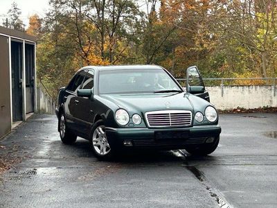 Gebraucht Mercedes E290 Elegance 129 PS (94 kW) 1998 Grün Limousine