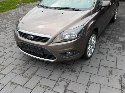 Gebraucht Ford Focus Cabriolet Titanium 145 PS (106 kW) 2009 Braun Cabrio