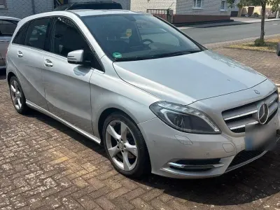 Gebraucht Mercedes B180 122 PS (89 kW) 2013 Silber Kleinwagen