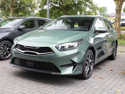 Neu Kia Ceed Sportswagon Spirit 140 PS (102 kW) 2025 Grün Kombi