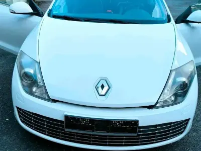 Gebraucht Renault Laguna Coupé 150 PS (110 kW) 2010 Weiß Coupé