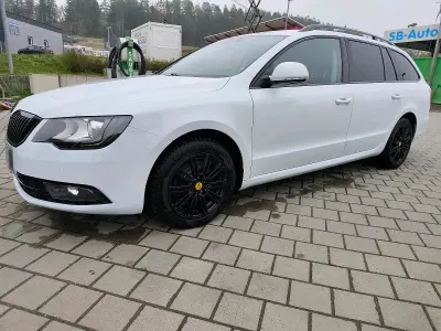 Usata Skoda Superb LAURIN & KLEMENT 140 CV (102 kW) 2015 Bianco Berlina