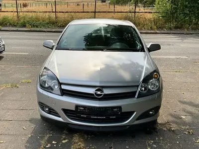 Gebraucht Opel Astra GTC 90 PS (66 kW) 2005 Silber Limousine