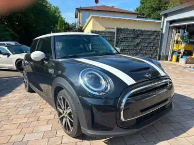 Gebraucht Mini Cooper SE 135 kW (184 PS) 2023 Midnight black Kleinwagen
