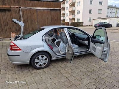 Gebraucht Ford Mondeo Ghia 125 PS (91 kW) 2005 Kristallsilber metallic Limousine