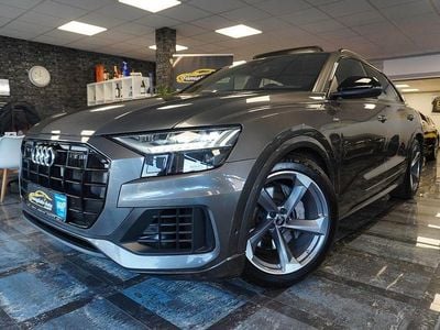 Grau Gebraucht 2020 Audi Q8 Ambiente SUV | 52.950 € (Fairer Preis)