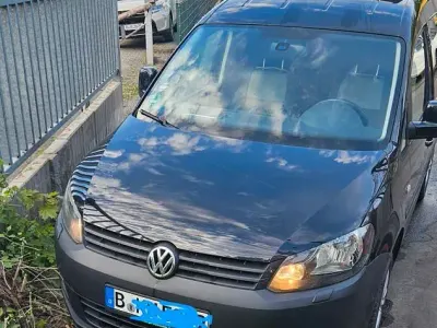 Gebraucht VW Caddy Trendline 102 PS (75 kW) 2011 Schwarz Van / Kleinbus