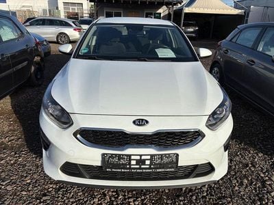 Weiß Gebraucht 2019 Kia Ceed Edition 7 Kleinwagen | 12.490 € (Etwas zu teuer)