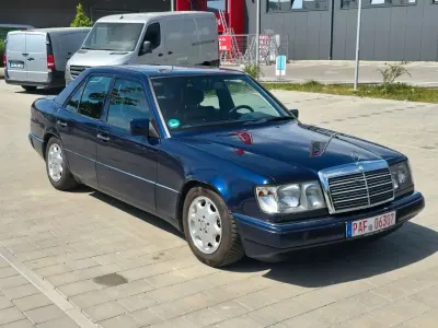 Brugt Mercedes E280 1993 Blå Sedan