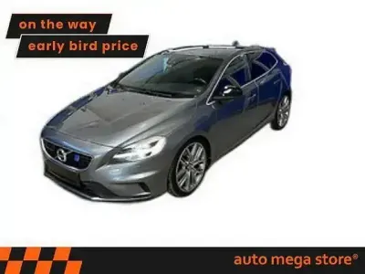 Gebraucht Volvo V40 Momentum 190 PS (139 kW) 2018 Osmium grey / metallic Kombi