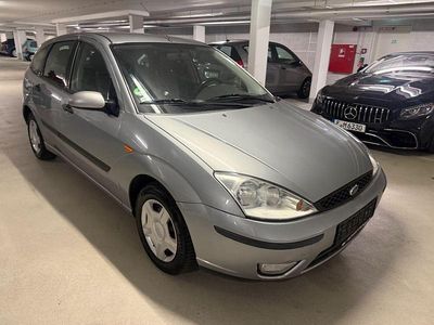 Usata Ford Focus Ambiente 101 CV (74 kW) 2003 Grigio Berlina