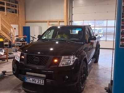 Schwarz Gebraucht 2011 Nissan Navara Abholung | 13.899 € (Etwas zu teuer)