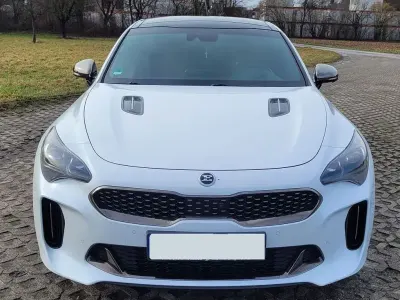 Gebraucht Kia Stinger GT 370 PS (272 kW) 2018 Weiß Kleinwagen