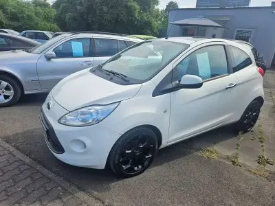 Gebraucht Ford Ka Titanium 69 PS (50 kW) 2014 Crystalweiß Kleinwagen