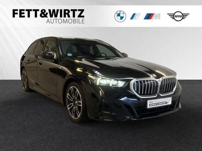 Black sapphire metallic Gebraucht 2025 BMW 520 Comfort Edition Kombi | 49.490 € (Guter Preis)