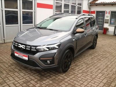 Grau Gebraucht 2025 Dacia Jogger Extreme Van / Kleinbus | 20.450 € (Guter Preis)