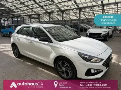Używany Hyundai i30 160 KM (117 kW) 2022 Biały Sedan/Limuzyna