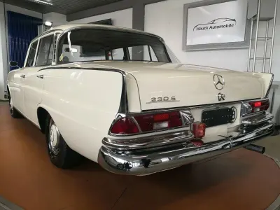 Gebraucht Mercedes 230 120 PS (88 kW) 1966 Weiß Limousine