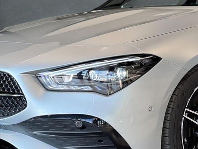 Silber Gebraucht 2024 Mercedes CLA200 Shooting Brake AMG Kombi | 32.998 € (Fairer Preis)
