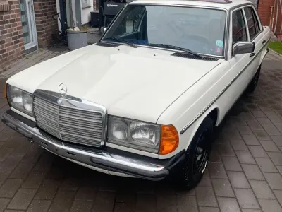 Gebraucht Mercedes 230 1984 Weiß Limousine