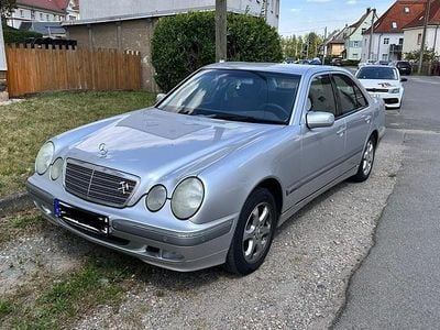 Mercedes E200