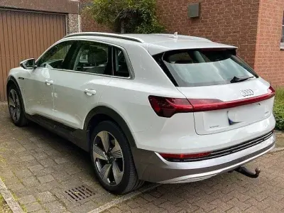 Używany Audi e-tron 300 kW (408 KM) 2020 Biały SUV
