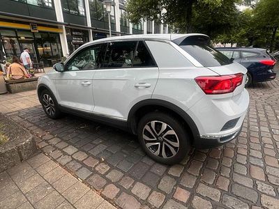 Second-hand VW T-Roc Active 150 CP (110 kW) 2021 Alb SUV