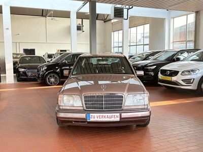 Braun Gebraucht 1994 Mercedes E200 Limousine | 5.999 €