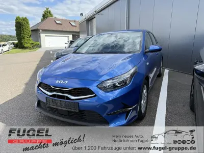 Gebraucht Kia Ceed Comfort 160 PS (117 kW) 2023 Blue flame met. Kleinwagen
