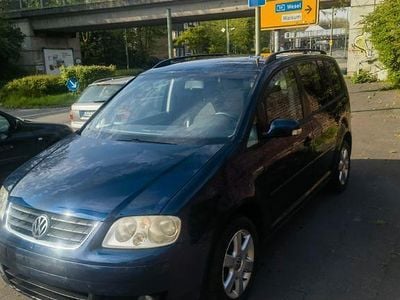 Second-hand VW Touran Trendline 105 CP (77 kW) 2004 Albastru Monovolum
