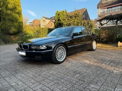 Second-hand BMW 740 286 CP (210 kW) 2000 Negru Berlinǎ