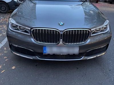 gebraucht BMW 750 I 2016 V8 449 Ps UNFALLFREI