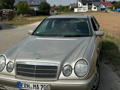 Gebraucht Mercedes E200 Classic 136 PS (100 kW) 1998 Beige Limousine