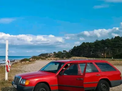 Gebraucht Mercedes E250 90 PS (66 kW) 1988 Rot Kombi
