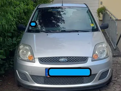 Gebraucht Ford Fiesta Ambiente 60 PS (44 kW) 2007 Silber Kleinwagen
