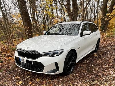 Gebraucht BMW 330e M Sport 292 PS (214 kW) 2022 Weiß Kombi