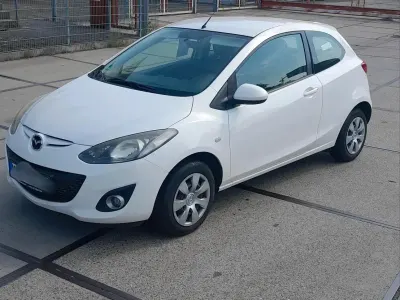 Gebraucht Mazda 2 75 PS (55 kW) 2011 Weiß Kleinwagen