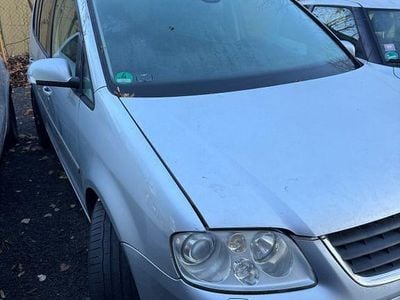 Grau Gebraucht 2005 VW Touran Highline Van / Kleinbus | 2.200 € (Fairer Preis)