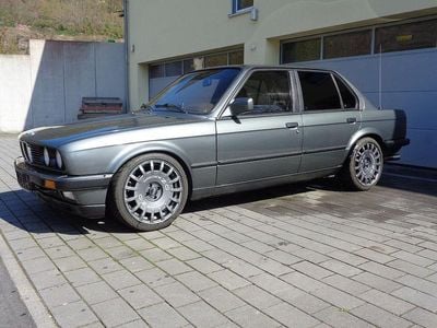 Usata BMW 325 Performance 129 CV (94 kW) 1987 Grigio Berlina