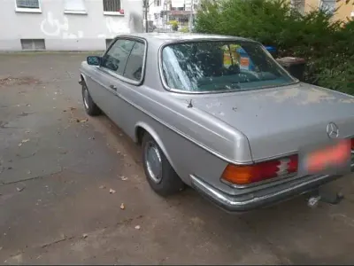 Gebraucht Mercedes 230 136 PS (100 kW) 1981 Silber Coupé